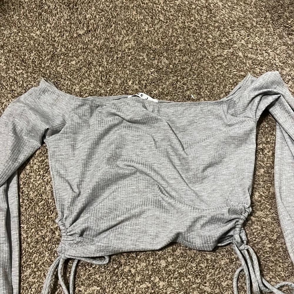 Love J from Rainbow, Gray Long Sleeve Crop Top, Size L